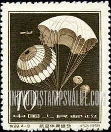 FindYourStampsValue: Sports-aviation publicity: Parachutists descending - 航空体育运动宣传: 跳伞