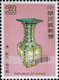 FindYourStampsValue: Enamelware: Vase, Ch’ien-lung period (1736-1795) - 古代珐琅器: 花瓶 (乾隆人物方瓶), 清代 (1736-1795)