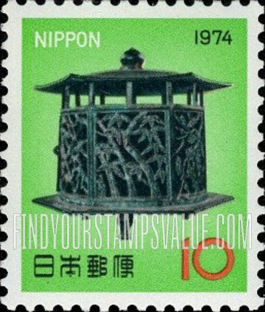 FindYourStampsValue: Bronze Lantern, Muromachi Period - 梅竹透釣灯篭、室町時代