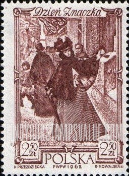 FindYourStampsValue: Woman Mailing Letter Warsaw