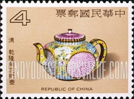 FindYourStampsValue: Ch’ing Dynasty Enamelware: Teapot - 清代琺瑯器: 乾隆菊花把壶