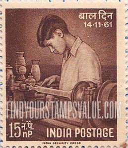 FindYourStampsValue: Republic of India: Boy making pottery - भारत गणराज्य: बरतन बनाता हुआ लड़का