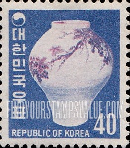FindYourStampsValue: Vase, Yi Dynasty, 17th-18th Centuries - 이조백자 철사 포도문호