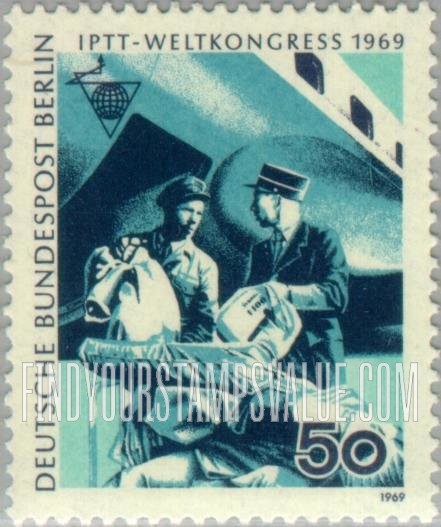 FindYourStampsValue: BERLIN - Loading mail on plane